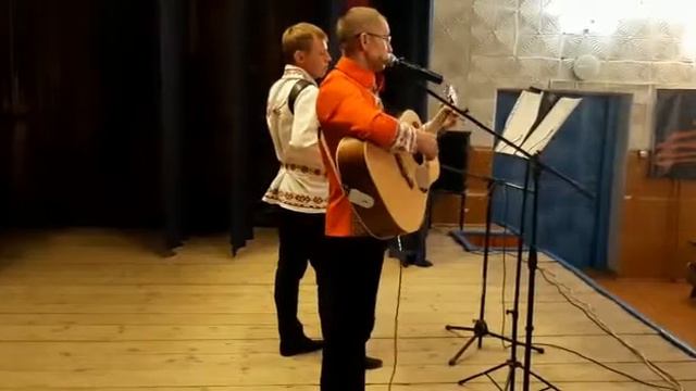 поёт Влад Николаев