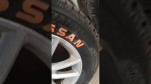 НИССАН НАКЛЕИЛИ БУКВЫ-РЕЗУЛЬТАТ  . РАЗБОР  ПО ЗИМНЕЙ РЕЗИНЕ.