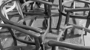 Деревянные чайные кресла А-10 и В-5 с подлокотниками и круглый чайный столик. Чайные группы