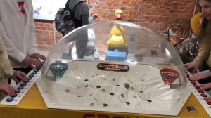Играем в баскетбол в Музее советских игровых автоматов