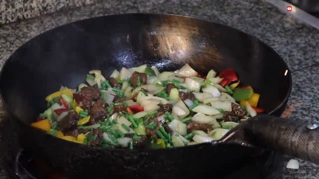 Баранья лопатка, жувава, илик шурва и лагман в ресторане Tapchan.Ташкент. Узбекистан 2022. Provedu смотреть онлайн