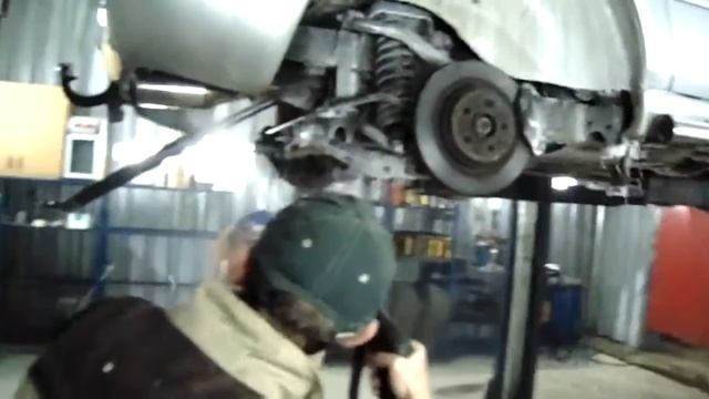 Мойка днища автомобиля на подъемнике