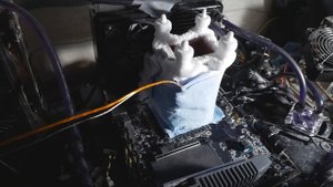 World's Fastest DDR5 Memory — 9200MHz on EVGA Z790 DARK KINGPIN