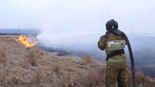 В Курганской области продолжается борьба с лесными пожарами (2022-05-12)
