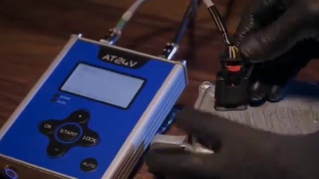 Обзор тестера для проверки актуаторов грузовых турбин AT24V смотреть онлайн