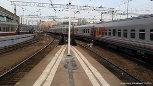 ЧС7 с пассажирским поездом отправляется с Казанского вокзала