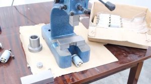 How to use press for replacing gear on electronic actuator motor