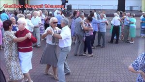 Танцуем под песню АХ, КАКАЯ ЖЕНЩИНА!