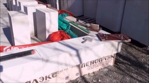 Дом с нуля. День 29. Чухаем первый ряд газоблока.