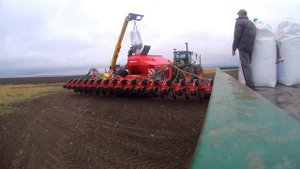 Посев подсолнечника сорт Санай. Трактор Claas Xerion и посевной комплекс Horsch Maestro. 3 мая.