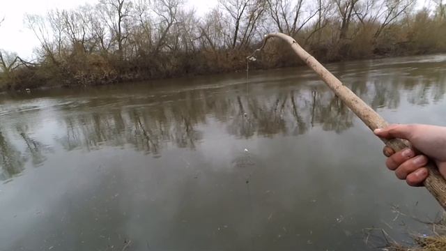 ЛОВЛЯ на КОСЫНКИ ВЕСНОЙ//РЫБКА ПРОСНУЛАСЬ//ОДНА за ОДНОЙ! смотреть онлайн