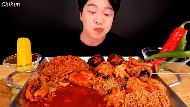 MUKBANG ASMR | MUSHROOMS & SEAFOODS SQUID + ENOKI MUSHROOM, OCTOPUS 매콤한 불닭 버섯 해물찜 먹방 EATING SOUND смотреть онлайн