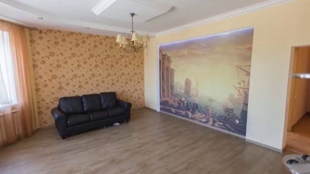 Продам 3 ком кв в коттедже Воронеж, ул. Брянская(тел. 8 950 761 6336).Недвижимость.