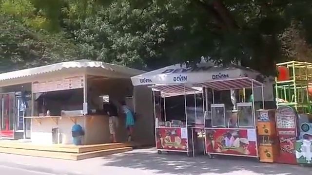 Болгария.Пляж Варны.Цены на зонтики и шезлонги.Прайс плавательного комплекса "Приморски" смотреть онлайн