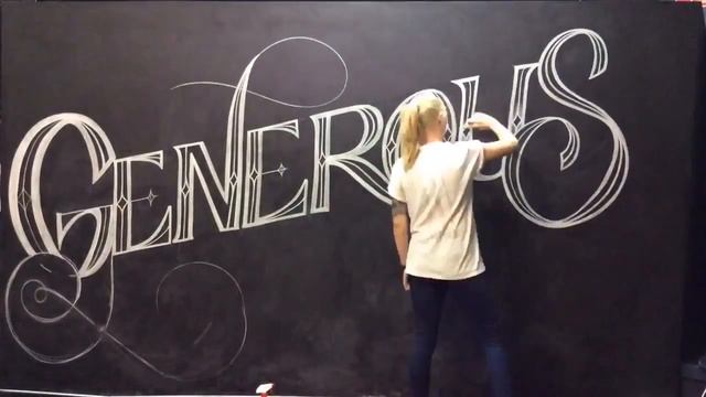 Меловой леттеринг на большой грифельной поверхности смотреть онлайн