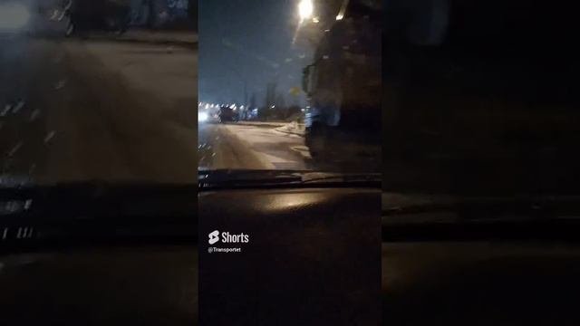 Самосвалы приехали с ночи на загрузку песка #Shorts