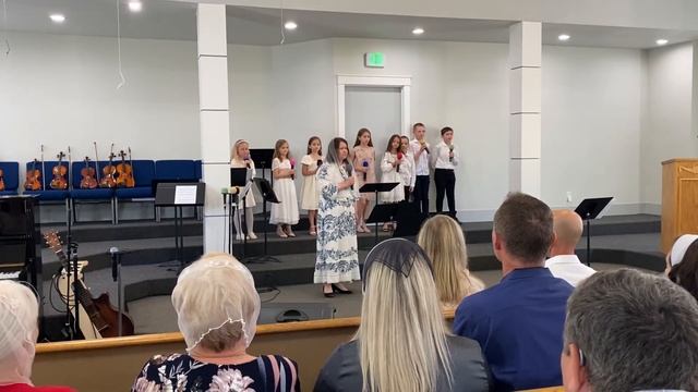 Песня Любовь побеждает все. Поет Светлана Т с детьми воскресной школы. смотреть онлайн