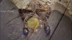 Оригинальные поделки своими руками - украшения плетением из проволоки.