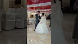 Брат поёт песню сестре на свадьбе🥺❤️