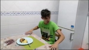 ?ЧТО БУДЕТ, ЕСЛИ СЪЕСТЬ, ОСТРЫЙ ПЕРЕЦ ЧИЛИ▶30 000 СКОВИЛЛЕЙ?