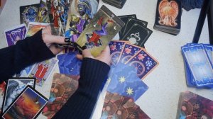 Таро для мужчин.  Какая женщина  любит меня