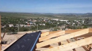 Монтаж подкровельной мембраны по стропилам