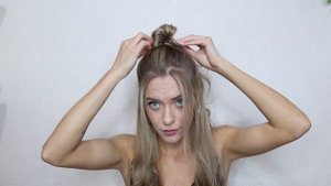 КАК СДЕЛАТЬ ПУЧОК НА МАКУШКЕ? ПРИЧЕСКА НА РАСПУЩЕННЫЕ ВОЛОСЫ | EASY TOP KNOT HALF DOWN HAIRSTYLE