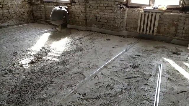 Как сделать стяжку пола в квартире -"сталинке". Поднять уровень пола. Монолитный пенобетон.