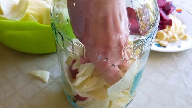 Капуста "Пелюстка". Рецепт маринованной капусты со свёклой и чесноком.