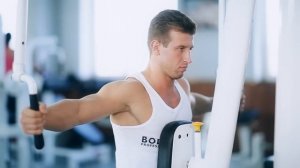 bodymaster : Разведение рук в тренажере (обратная бабочка)