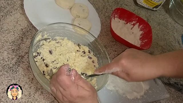 Как приготовить высокие СЫРНИКИ с изюмом: что положить в творог, чтобы сырники были толстобокие. смотреть онлайн