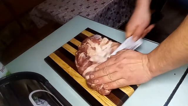 Мясной Рулет.   Рулька свиная,фаршированная курицей.