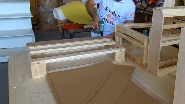 Construindo duas poltronas simples. смотреть онлайн