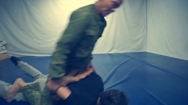Приёмы задержания для охраны и фэйс контроля. Способ №2 смотреть онлайн