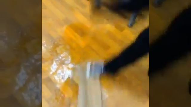 Как вытереть пол смотреть онлайн