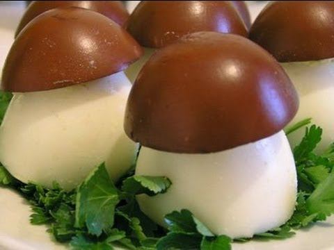 Закуска из фаршированных яиц "Грибочки-боровички" - рецепт новогоднего салата. смотреть онлайн