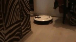 Робот-пылесос LG VRF3043LS. Начинается уборка
