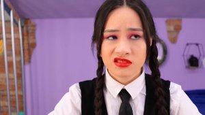 Венздей Аддамс стає Вампіркою! Перевтілення у в’язниці!