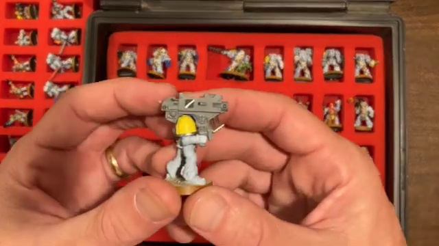 Off the shelves: old school Warhammer 40k Space Wolves смотреть онлайн