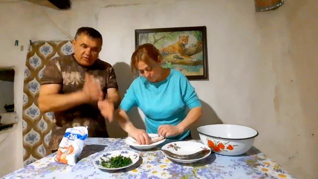 Как правильно солить ДОНСКУЮ СЕЛЕДЬ. ВИДЕО - РЕЦЕПТ. Солим с мужем в деревенской доме. смотреть онлайн