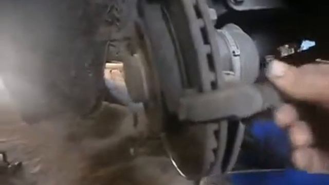 Замена передних колодок ВАЗ 2110 смотреть онлайн