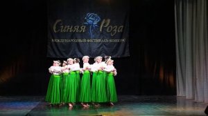 Девка по саду гуляла