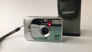 35mm film camera Samsung Fino 20 DLX Date