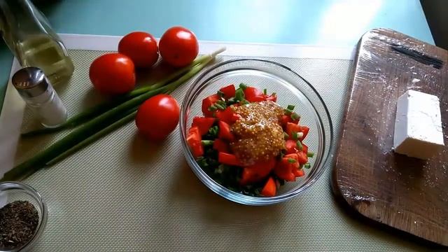 ЛУКОВЫЙ САЛАТ с ПОМИДОРАМИ и ФЕТОЙ!!! ТАКОЙ САЛАТ ВЫ ЕЩЕ НЕ ДЕЛАЛИ!!) смотреть онлайн