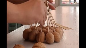 сборка букета из орехов и сухофруктов