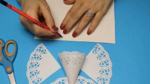 Quick and easy Christmas decorations.How to make a Paper Doily Angel. Ангелок из ажурных салфеток.