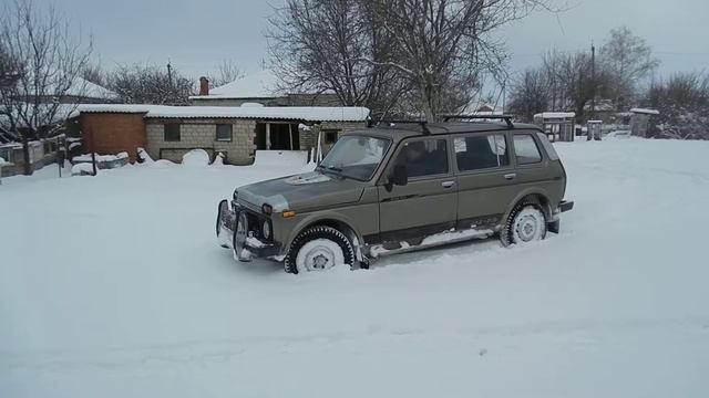 НИВА ВАЗ 2131 через 35 см. снег. смотреть онлайн