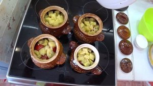 Рагу с курицей и овощами в горшочках #оставайсядома #рагу #горшки