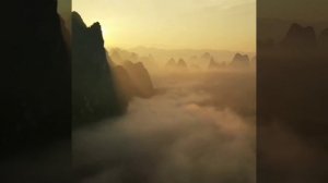 Город в тумане Гуйлинь Китай Guilin China