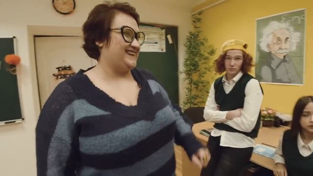 От первого лица: Школа 4 ? ССОРА в ШКОЛЕ ? МАМА ОПОЗОРИЛА на ВЕСЬ КЛАСС ГЛАЗАМИ ШКОЛЬНИКА смотреть онлайн